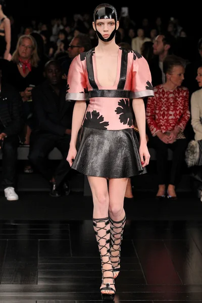 Look 3